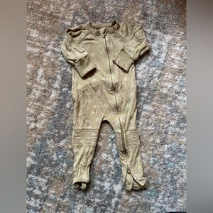 Goumi onesie/footie size 6-12 months